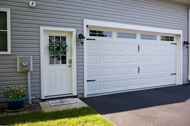 24/7 Emergency Garage Door Panel Replacement experts in White City, OR